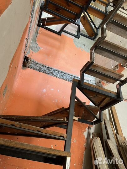 Лестница на второй этаж из металла