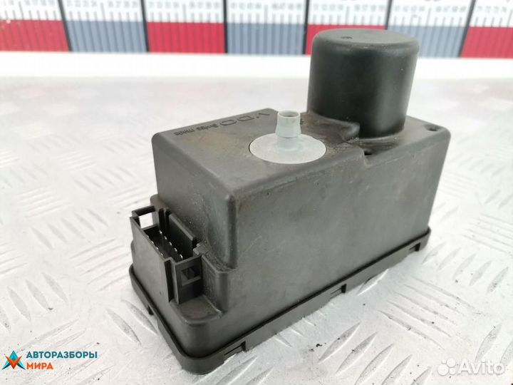 Компрессор центрального замка Volkswagen Golf 3