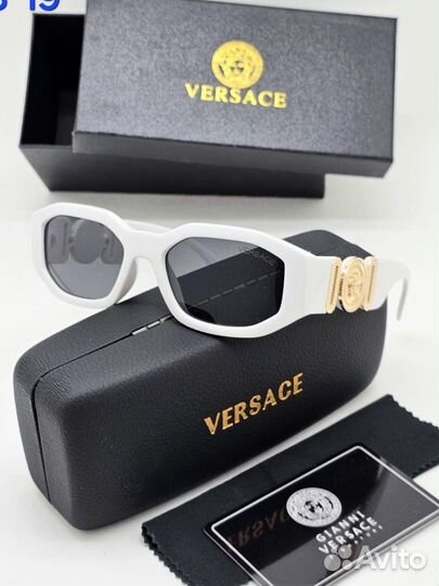 Солнцезащитные очки versace