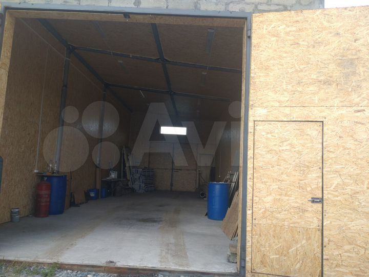 Гараж, > 30 м²