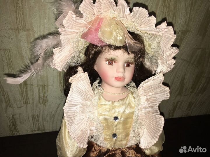 Фарфоровая кукла