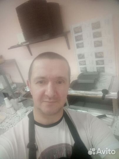 Повар сушист пиццмейкер