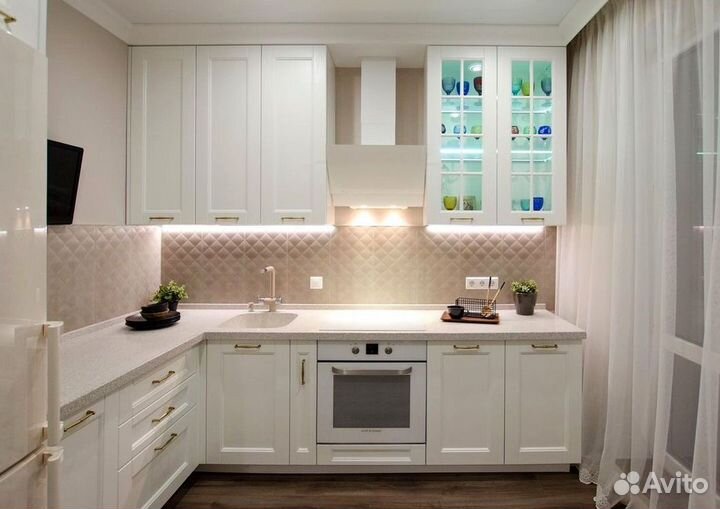 Кухонный гарнитур в современном стиле на заказ