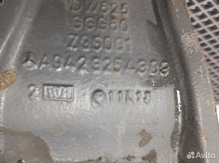 Кронштейн реактивной тяги левый