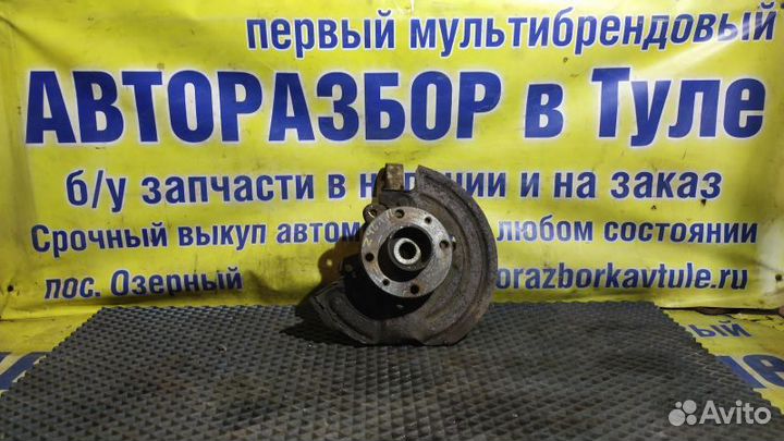 Кулак передний левый Renault Symbol с 1999-2008