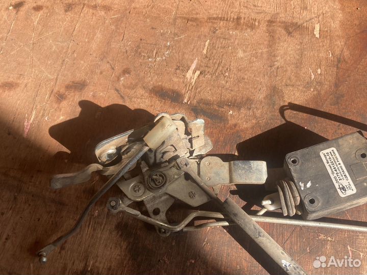 Замок задней левой двери приора