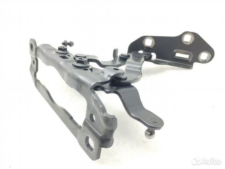 Петля капота передняя левая Mercedes-Benz C-Class