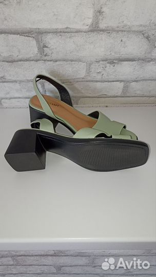 Босоножки женские 39 размер новые