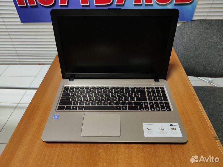 Ноутбук Asus б/у / как новый /ssd