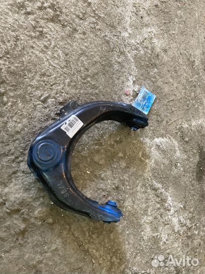 Рычаг передний левый верхний Honda odyssey ra6