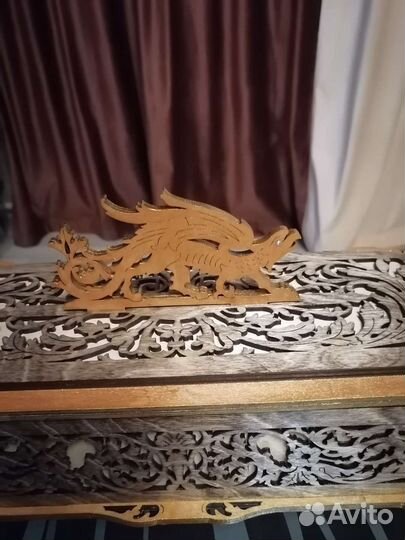 Деревянная шкатулка