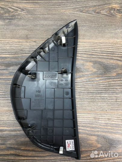 Накладка торпедо передняя правая Hyundai Solaris 1