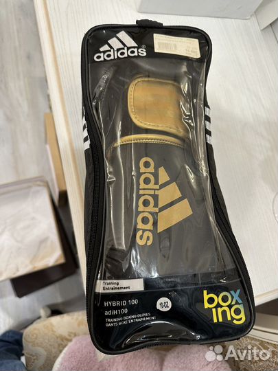 Боксерские перчатки adidas