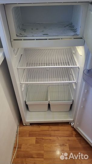 Мебель, диван, плита газовая, холодильник