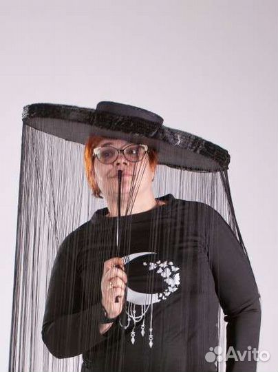 Шляпа с нитями для фотосессии