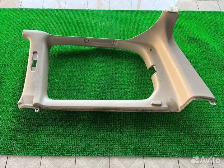 Обшивка багажника прав. Lexus LX470