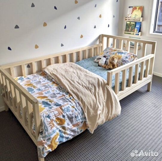Детская кровать классика напольная из массива