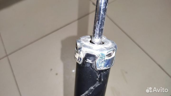 Амортизатор задний Toyota Corolla 10 (E140/E150)