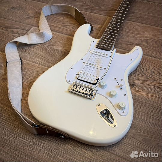 Электрогитара Fender Squier Bullet Strat + Чехол+