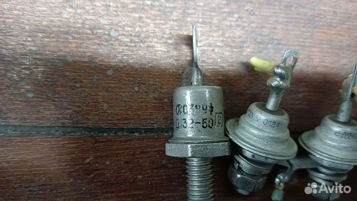 Тиристор ку202