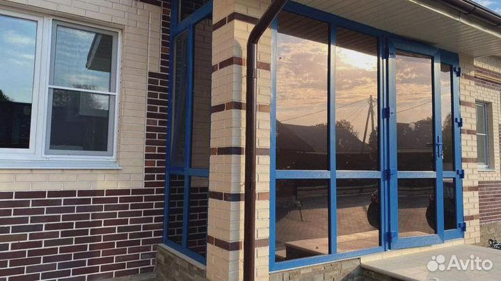 Пластиковые двери для коттеджа