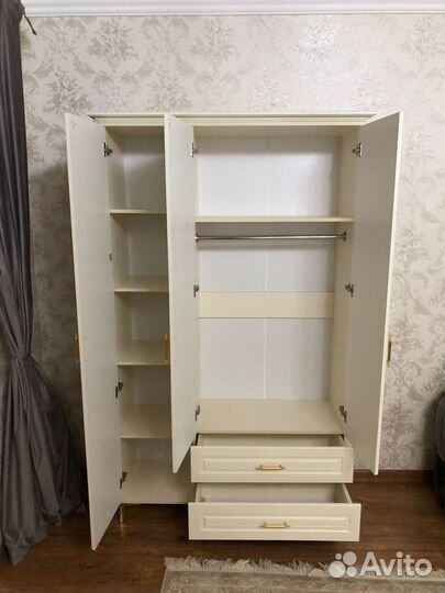 Шкаф