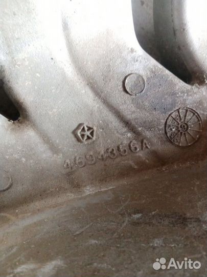 Коллектор впускной Dodge Caravan grand 3.3 1997