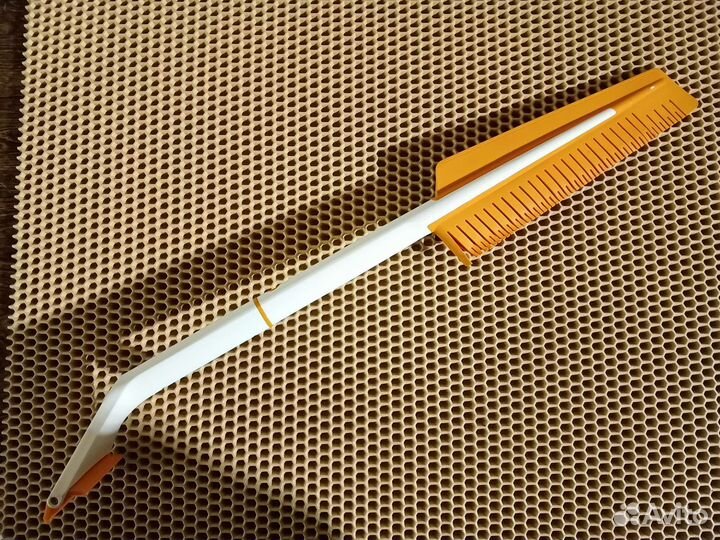 Щётка для снега Fiskars SnowXpert