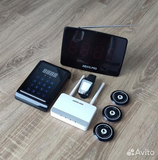 Кнопка вызова официанта в комллекте с часами табло