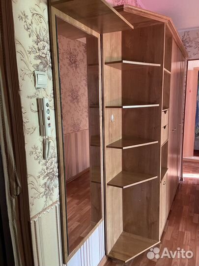 Шкаф с зеркалом