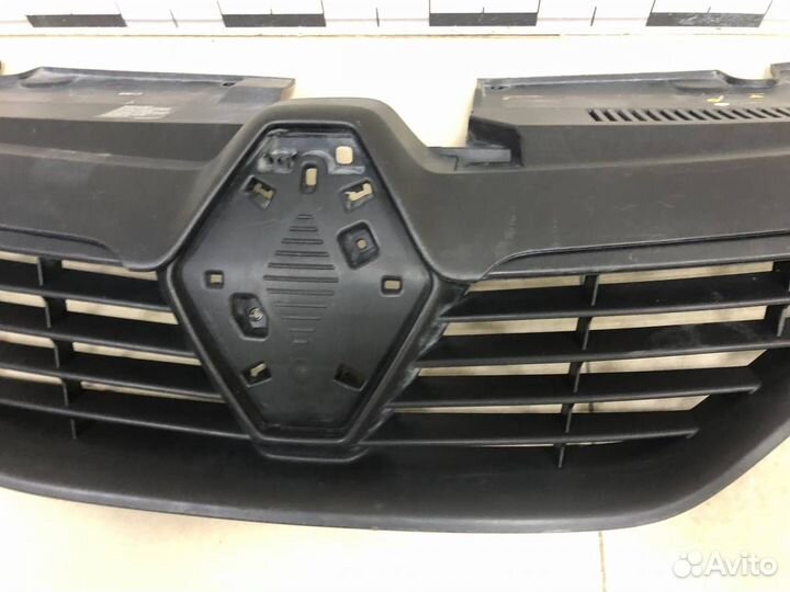 Б/У Решетка радиатора 623105727R renault