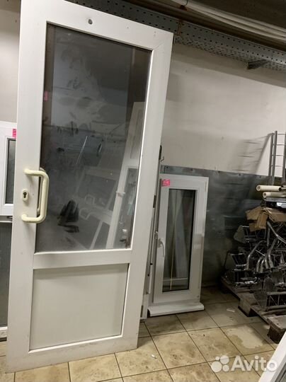Дверь пластик -входная, без коробки