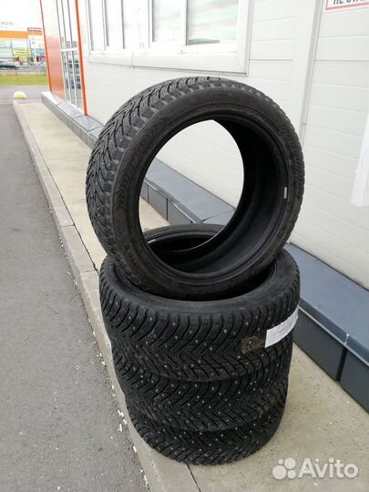 Nokian Tyres Hakkapeliitta 8 235/45 R18 98