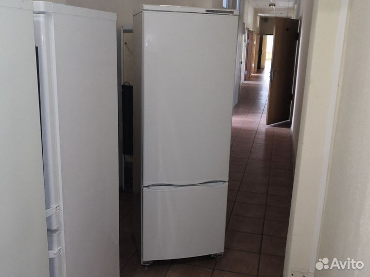 Холодильник Ariston бу