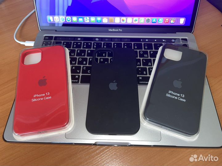 Чехол на iPhone 13