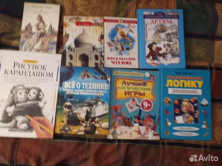 Книги Отличник умники,Рисуем каранд,Развиваем логи