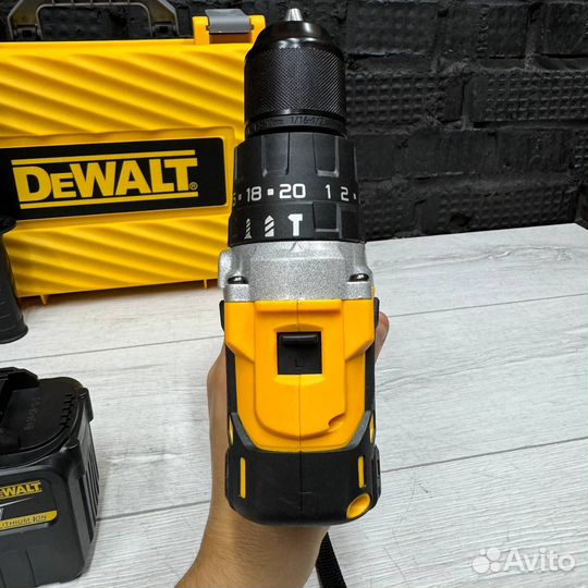 Шуруповерт для ледобура DeWalt 12 Ач 26 v 200 Nm