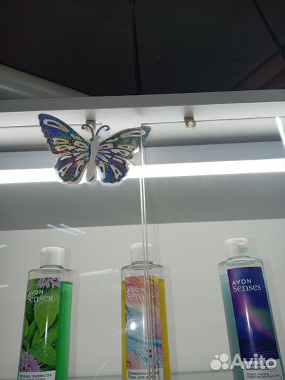 Шкаф со стеклянными полками (витрина)