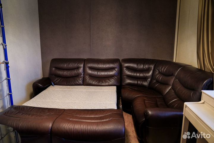 Кожаный угловой диван бу