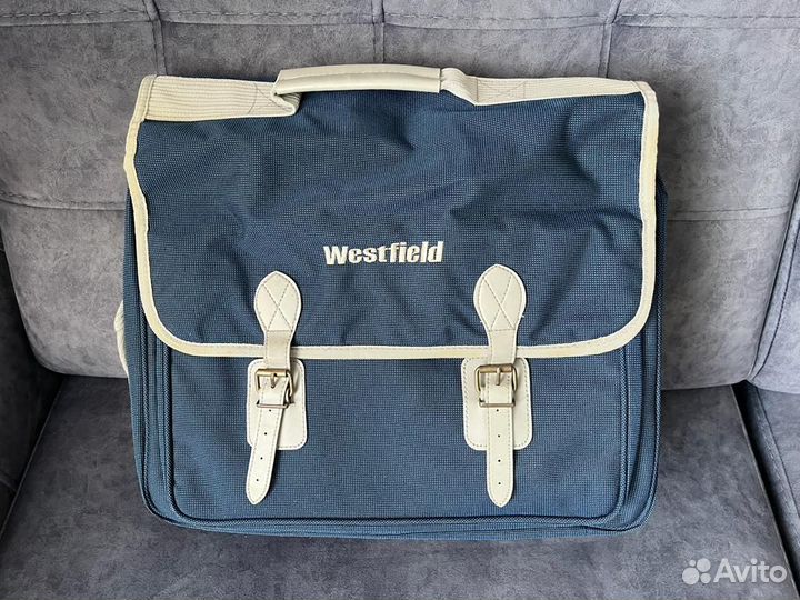 Набор для пикника с посудой и сумкой холодильником