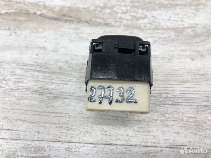 Кнопка управления зеркалами Toyota Corolla хэтчбек