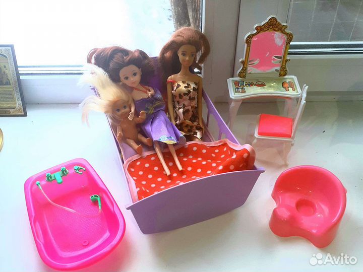 Набор мебели с Барби