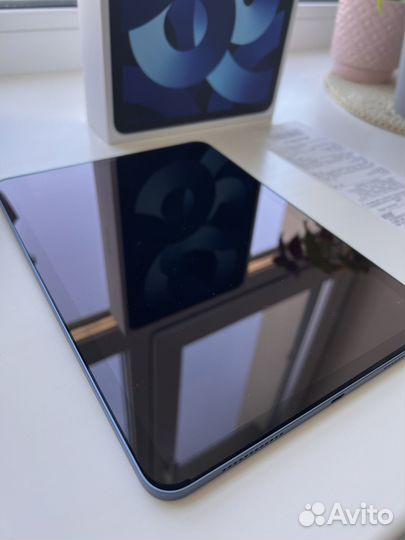 Планшет Apple iPad Air (5th Gen) Wi-Fi 64 гб синий
