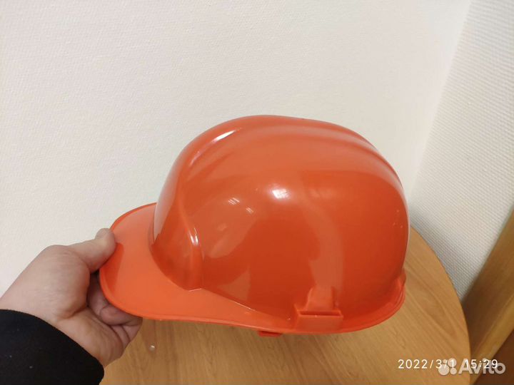 Каски строительные Новые 4 штуки