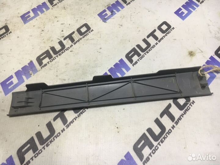 Накладка порога задняя правая Форд Фокус 1