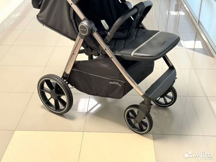 Прогулочная коляска новая