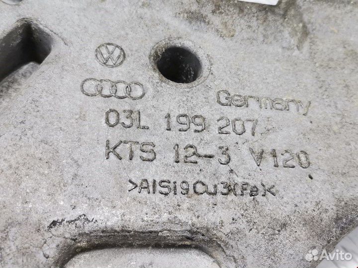 Кронштейн двигателя (лапа крепления) Volkswagen Ca