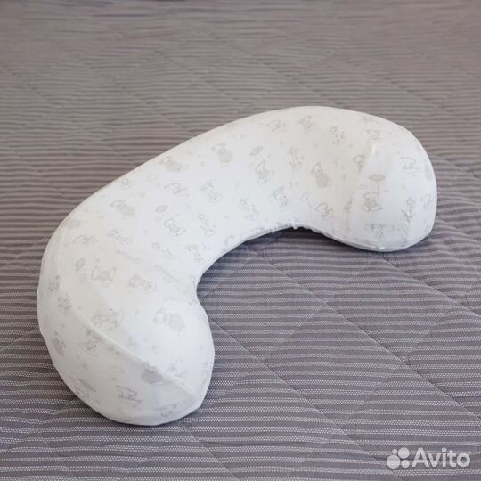 Анатомическая подушка для кормления