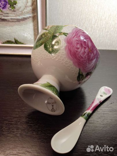 Ваза на ножке с ложечкой