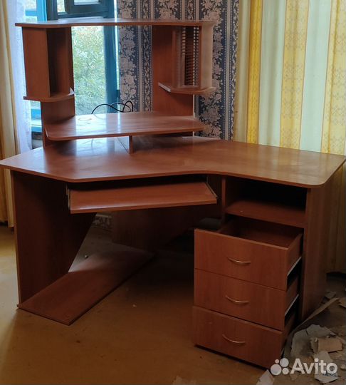 Компьютерный стол